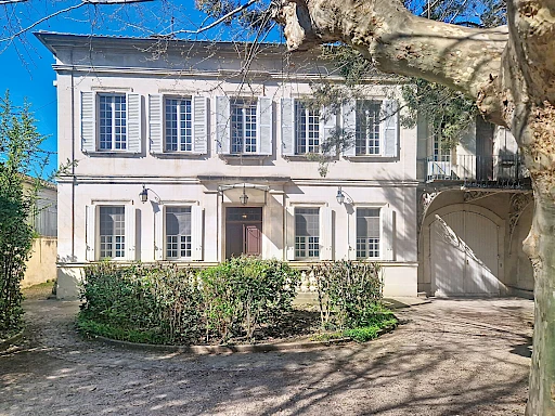 Demeure de prestige Avignon 9 pièce(s) 265 m2 plus garage et dépendances sur 1530 m² de terrain. - 1