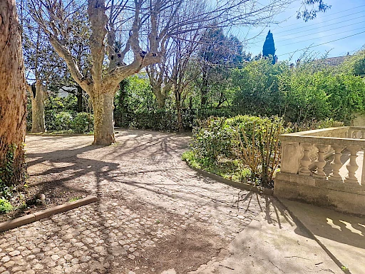 Demeure de prestige Avignon 9 pièce(s) 265 m2 plus garage et dépendances sur 1530 m² de terrain. - 9