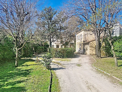 Demeure de prestige Avignon 9 pièce(s) 265 m2 plus garage et dépendances sur 1530 m² de terrain. - 14