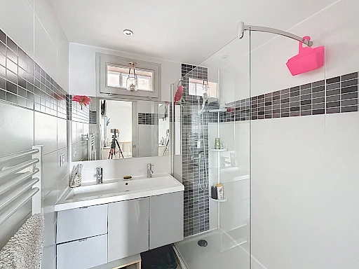 Duplex de  95.92 m2 avec Terrasse et Double Garage , Coeur Historique d'Avignon - 7
