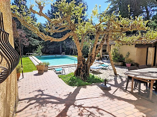 Maison Les Angles 4 pièce(s) 111 m2 plus 2 garages et dépendances sur un terrain de 964 m² avec piscine. - 6