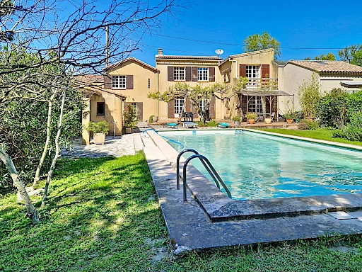 Maison Les Angles 4 pièce(s) 111 m2 plus 2 garages et dépendances sur un terrain de 964 m² avec piscine. - 10
