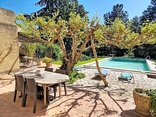 Maison Les Angles 4 pièce(s) 111 m2 plus 2 garages et dépendances sur un terrain de 964 m² avec piscine. - 12