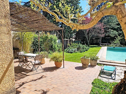 Maison Les Angles 4 pièce(s) 111 m2 plus 2 garages et dépendances sur un terrain de 964 m² avec piscine. - 7