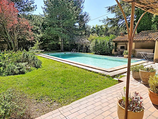 Maison Les Angles 4 pièce(s) 111 m2 plus 2 garages et dépendances sur un terrain de 964 m² avec piscine. - 8