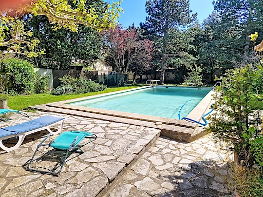 Maison Les Angles 4 pièce(s) 111 m2 plus 2 garages et dépendances sur un terrain de 964 m² avec piscine. - 2