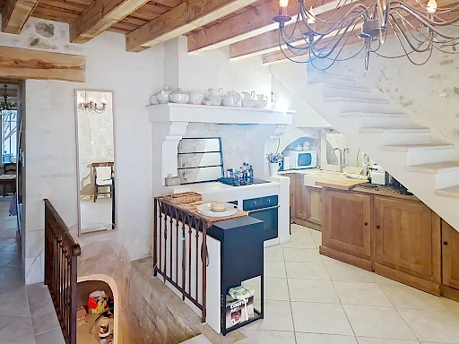 Maison Villeneuve Les Avignon 6 pièce(s) de173 m2 habitables, terrasse de 22 m² avec vue sur le palais des Papes, cave. - 13