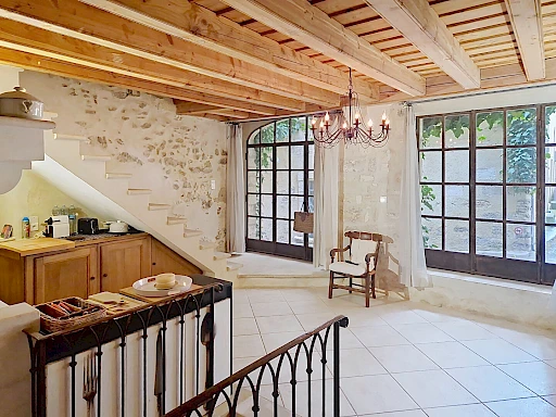 Maison Villeneuve Les Avignon 6 pièce(s) de173 m2 habitables, terrasse de 22 m² avec vue sur le palais des Papes, cave. - 1