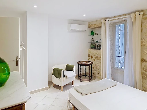 Maison Villeneuve Les Avignon 6 pièce(s) de173 m2 habitables, terrasse de 22 m² avec vue sur le palais des Papes, cave. - 16