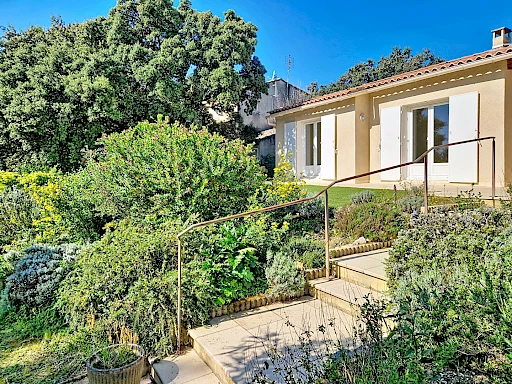 Maison Les Angles 4 pièce(s) 110 m2 plus garage sur une parcelle de 485 m². - 5