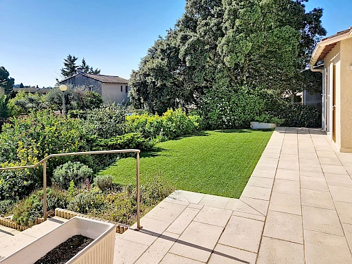 Maison Les Angles 4 pièce(s) 110 m2 plus garage sur une parcelle de 485 m². - 6