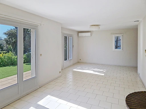 Maison Les Angles 4 pièce(s) 110 m2 plus garage sur une parcelle de 485 m². - 2