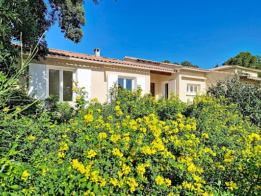 Maison Les Angles 4 pièce(s) 110 m2 plus garage sur une parcelle de 485 m². - 10
