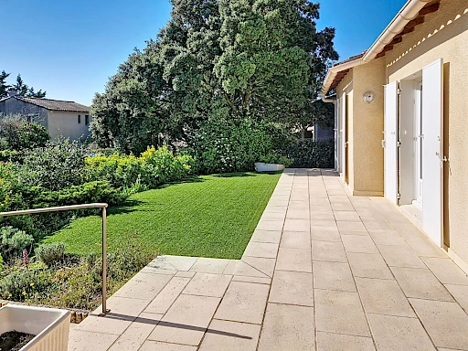 Maison Les Angles 4 pièce(s) 110 m2 plus garage sur une parcelle de 485 m². - 4