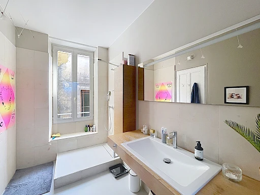 Avignon intra-muros, spacieux appartement  de 5 pièces à vendre , dernier étage, vue dégagée - 8