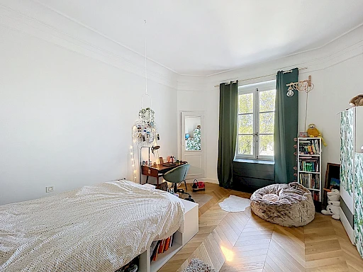 Avignon intra-muros, spacieux appartement  de 5 pièces à vendre , dernier étage, vue dégagée - 9