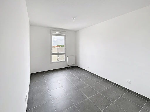 Appartement neuf  - Terrasse - 3 chambres - Proche remparts - - 8