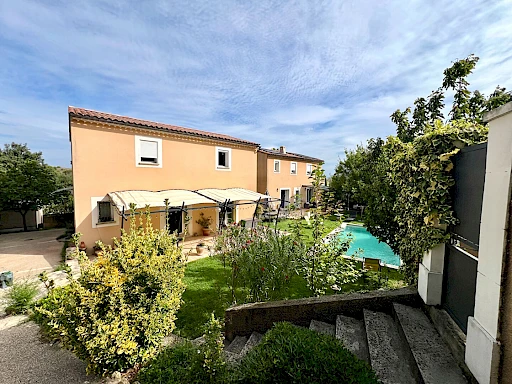 A seulement 10 mns de VILLENEUVE LES AVIGNON , ensemble immobilier de 2 Villas  Sauveterre 10 pièce(s) 280 m2