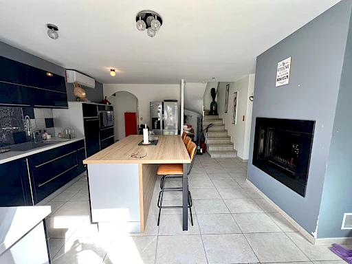A seulement 10 mns de VILLENEUVE LES AVIGNON , ensemble immobilier de 2 Villas  Sauveterre 10 pièce(s) 280 m2 - 10