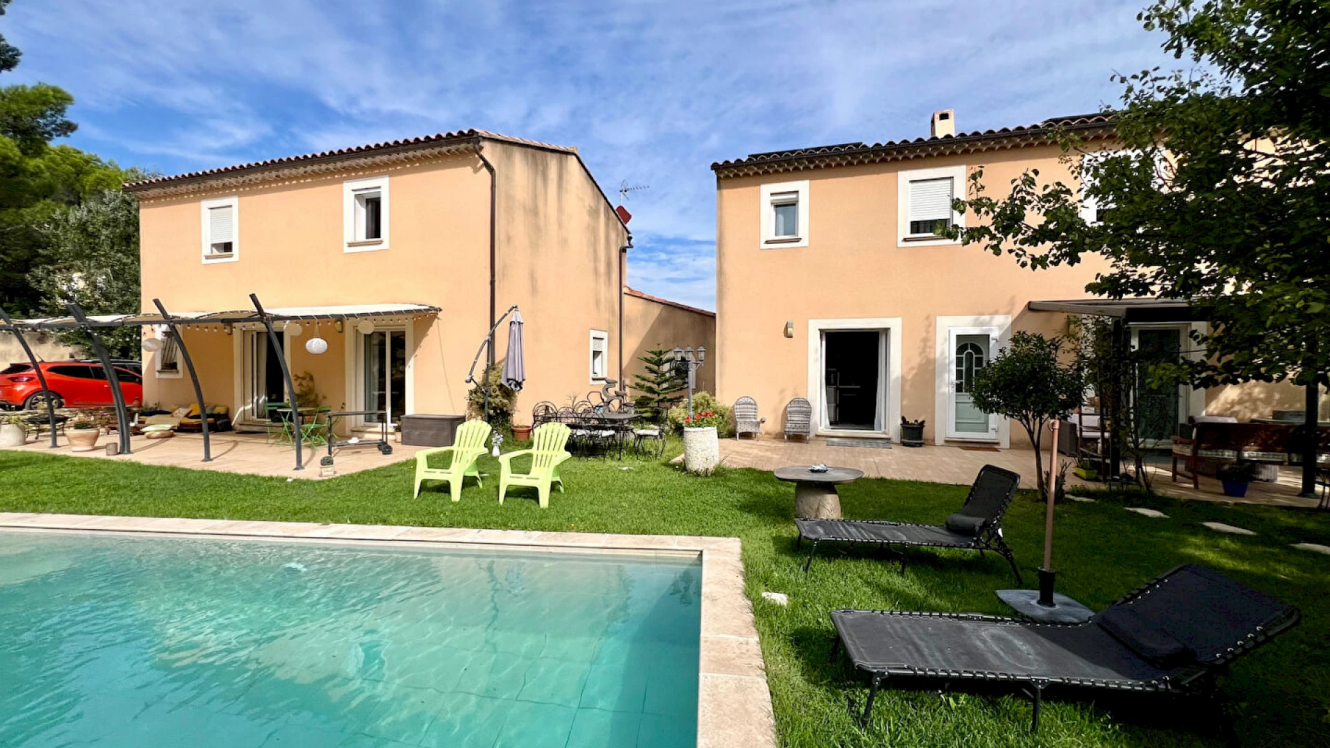 A seulement 10 mns de VILLENEUVE LES AVIGNON , ensemble immobilier de 2 Villas  Sauveterre 10 pièce(s) 280 m2