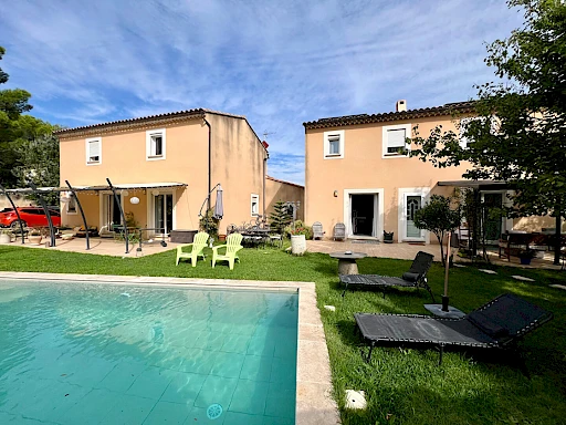 A seulement 10 mns de VILLENEUVE LES AVIGNON , ensemble immobilier de 2 Villas  Sauveterre 10 pièce(s) 280 m2