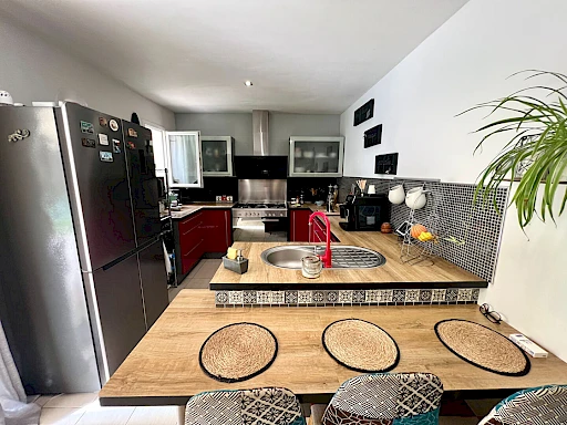 A seulement 10 mns de VILLENEUVE LES AVIGNON , ensemble immobilier de 2 Villas  Sauveterre 10 pièce(s) 280 m2 - 8