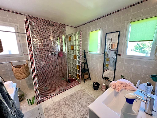 A seulement 10 mns de VILLENEUVE LES AVIGNON , ensemble immobilier de 2 Villas  Sauveterre 10 pièce(s) 280 m2 - 13