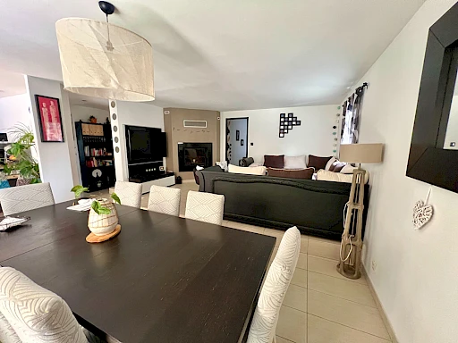 A seulement 10 mns de VILLENEUVE LES AVIGNON , ensemble immobilier de 2 Villas  Sauveterre 10 pièce(s) 280 m2 - 7