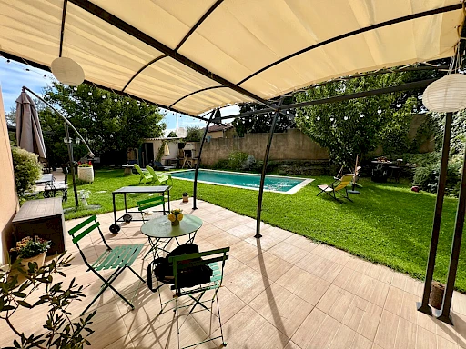 A seulement 10 mns de VILLENEUVE LES AVIGNON , ensemble immobilier de 2 Villas  Sauveterre 10 pièce(s) 280 m2