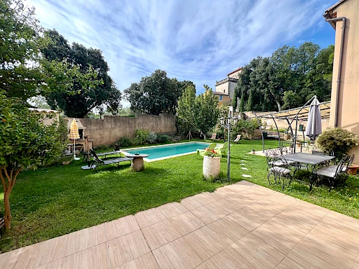 A seulement 10 mns de VILLENEUVE LES AVIGNON , ensemble immobilier de 2 Villas  Sauveterre 10 pièce(s) 280 m2 - 4