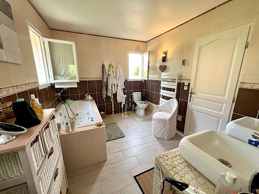 A seulement 10 mns de VILLENEUVE LES AVIGNON , ensemble immobilier de 2 Villas  Sauveterre 10 pièce(s) 280 m2 - 11