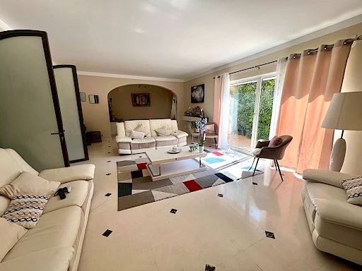 Villa Vedene 8 pièce(s) 230 m2 - proche du golf