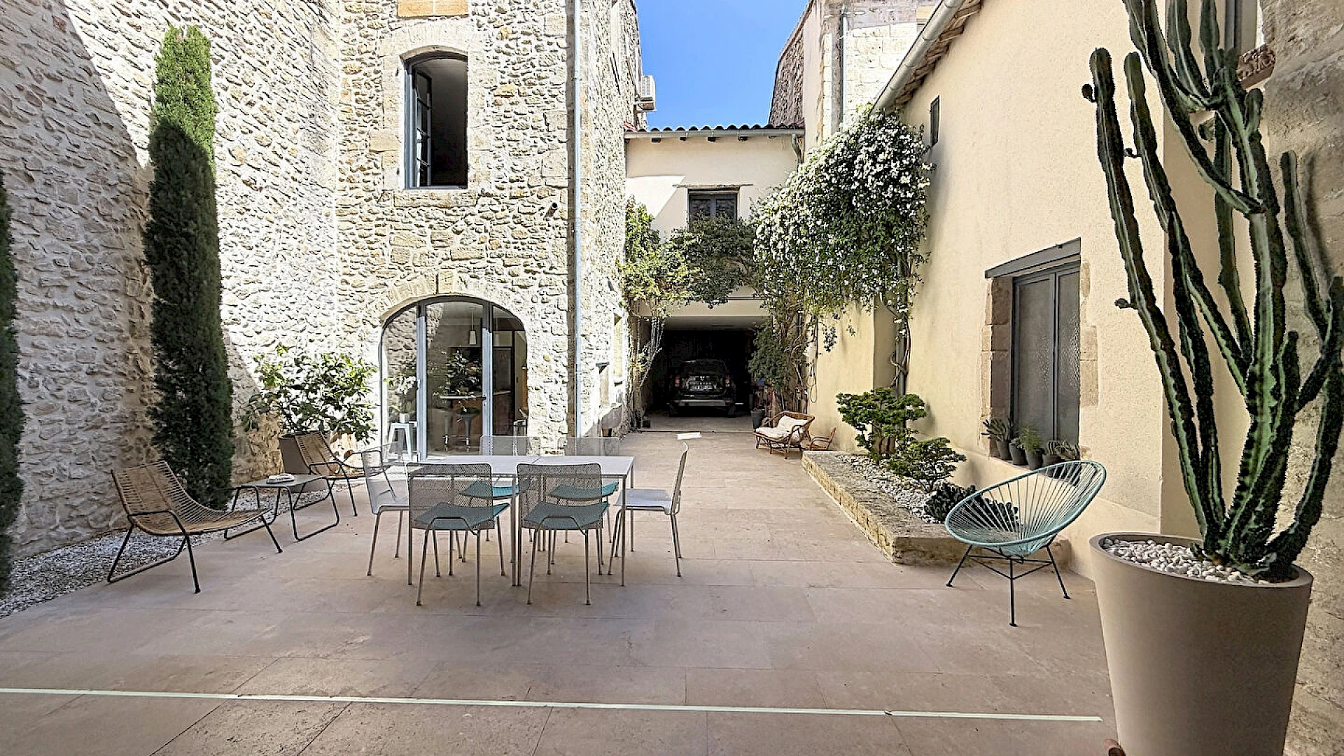Maison  de caractère en centre historique d'Aramon 6 pièce(s) 235 m2