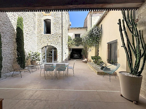 Maison  de caractère en centre historique d'Aramon 6 pièce(s) 235 m2 - 1