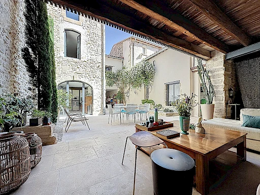 Maison  de caractère en centre historique d'Aramon 6 pièce(s) 235 m2 - 2