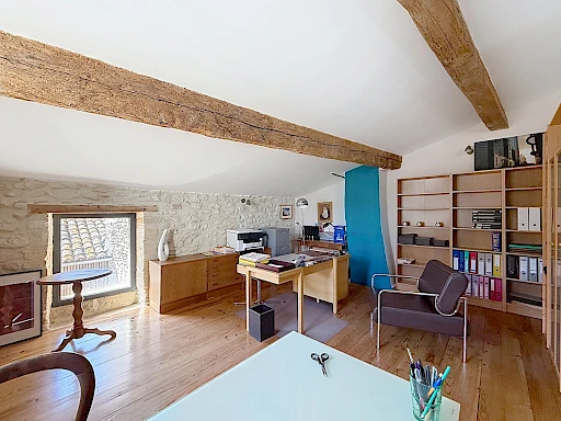 Maison  de caractère en centre historique d'Aramon 6 pièce(s) 235 m2 - 18