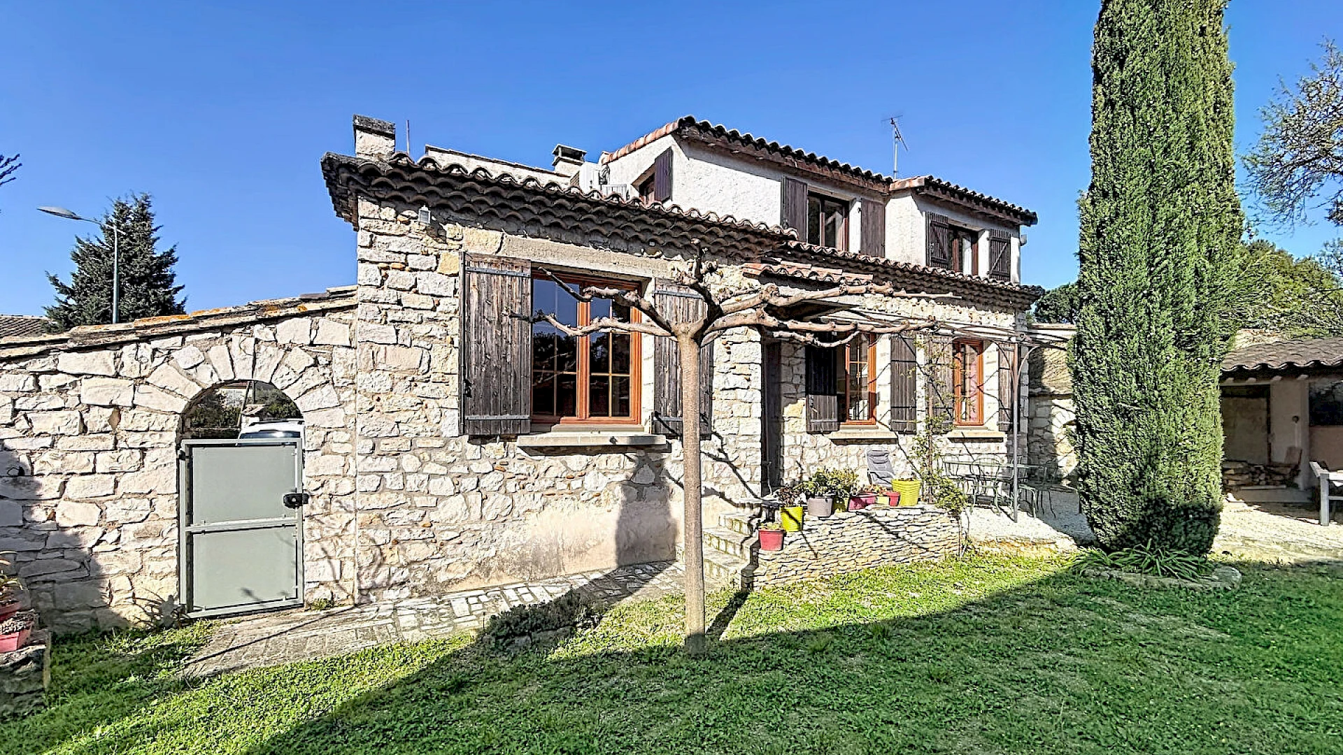 Maison Villeneuve Les Avignon 5 pièce(s) 131 m2 piscine