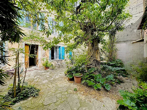 Avignon Intra muros - Maison 9 pièce(s) 250 m2 avec jardin - Studios indépendants - 1 place de parking - 1