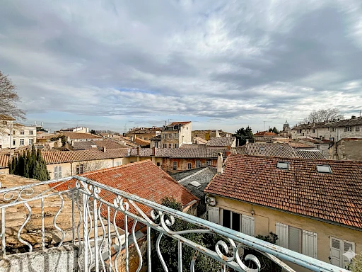 Avignon Intra muros - Maison 9 pièce(s) 250 m2 avec jardin - Studios indépendants - 1 place de parking - 3