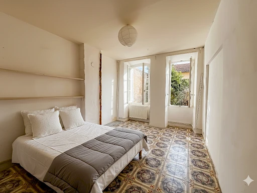 Avignon Intra muros - Maison 9 pièce(s) 250 m2 avec jardin - Studios indépendants - 1 place de parking - 9