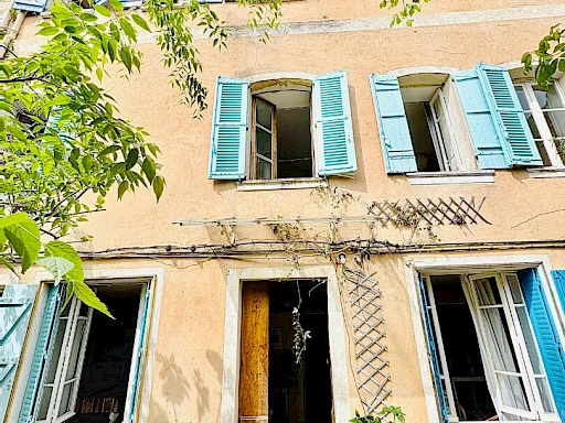 Avignon Intra muros - Maison 9 pièce(s) 250 m2 avec jardin - Studios indépendants - 1 place de parking - 7