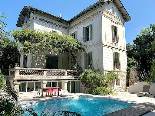 À Vendre - Élégante Maison Bourgeoise de 1902 - Proche Avignon - 1