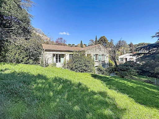 HAVRE DE PAIX PROCHE AVIGNON - MAISON À FORT POTENTIEL AVEC DÉPENDANCE - 2