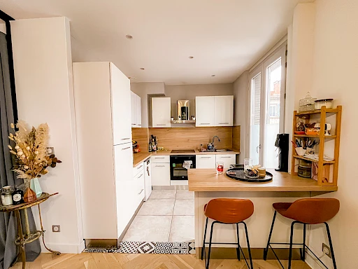 Appartement  rénové - 4 pièces 84 m2 - - 2