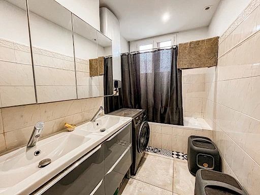 Appartement  rénové - 4 pièces 84 m2 - - 9