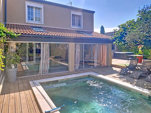 Maison Les Angles 5 pièce(s) 140 m2  plus garage sur 397 m² de terrain avec piscine. - 1