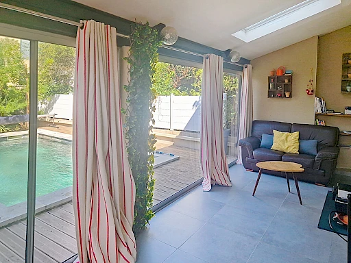 Maison Les Angles 5 pièce(s) 140 m2  plus garage sur 397 m² de terrain avec piscine. - 13