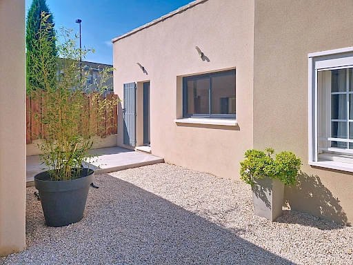 Maison Les Angles 5 pièce(s) 140 m2  plus garage sur 397 m² de terrain avec piscine. - 17