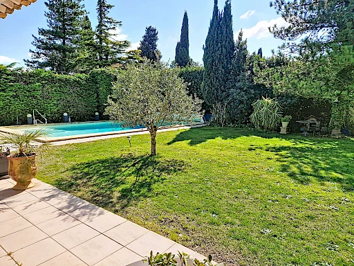 Maison  7 pièce(s) 190 m2 habitables  plus garage  sur 1433 m² de terrain avec piscine. - 11