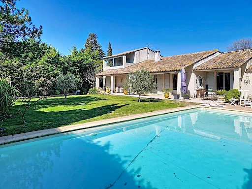 Maison  7 pièce(s) 190 m2 habitables  plus garage  sur 1433 m² de terrain avec piscine. - 1